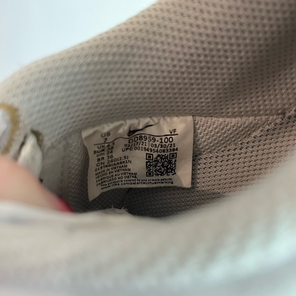 Nike White Athletic Shoes - Picture 5 of 6